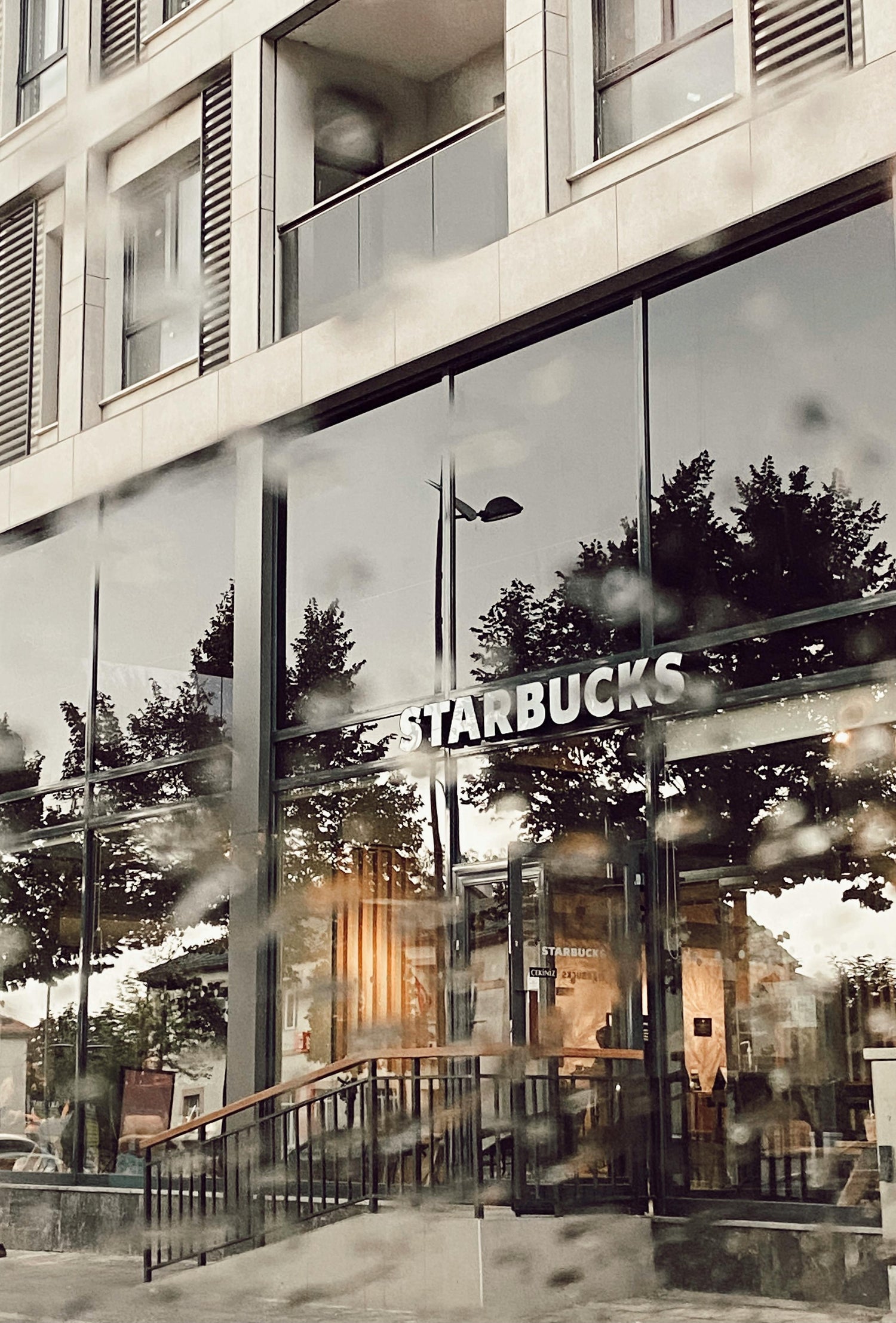 Approaching National Franchises to Pitch Your Vending Machines: Overcoming Challenges and Making the Most of Rare Opportunities